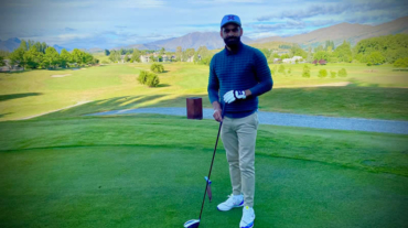 mohammad hafeez playing golf